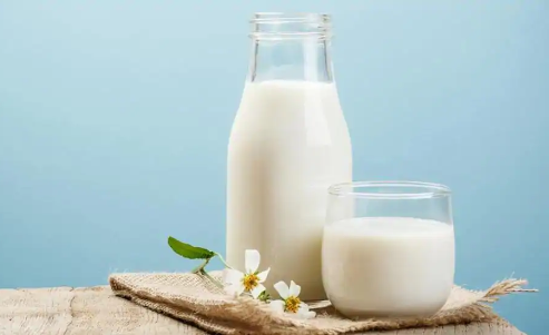 شیر کم چرب یا پرچرب کدام برای بدن شما بهتر است؟