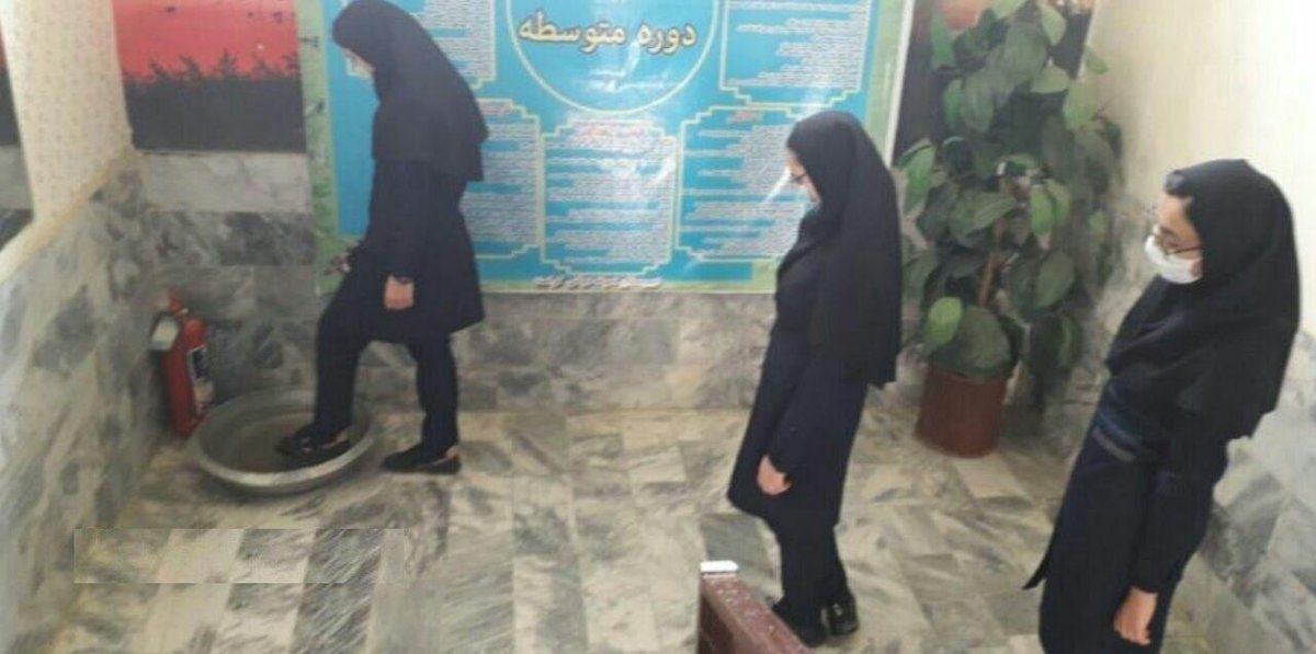ضدعفونی کردن دانش آموزان