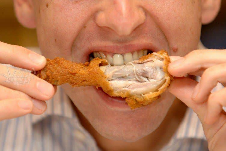 هشدار فلج شدن با مرغ نپخته