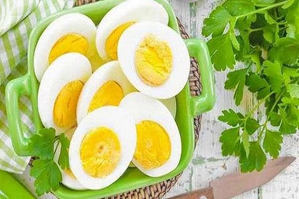 خوردن تخم مرغ در صبحانه