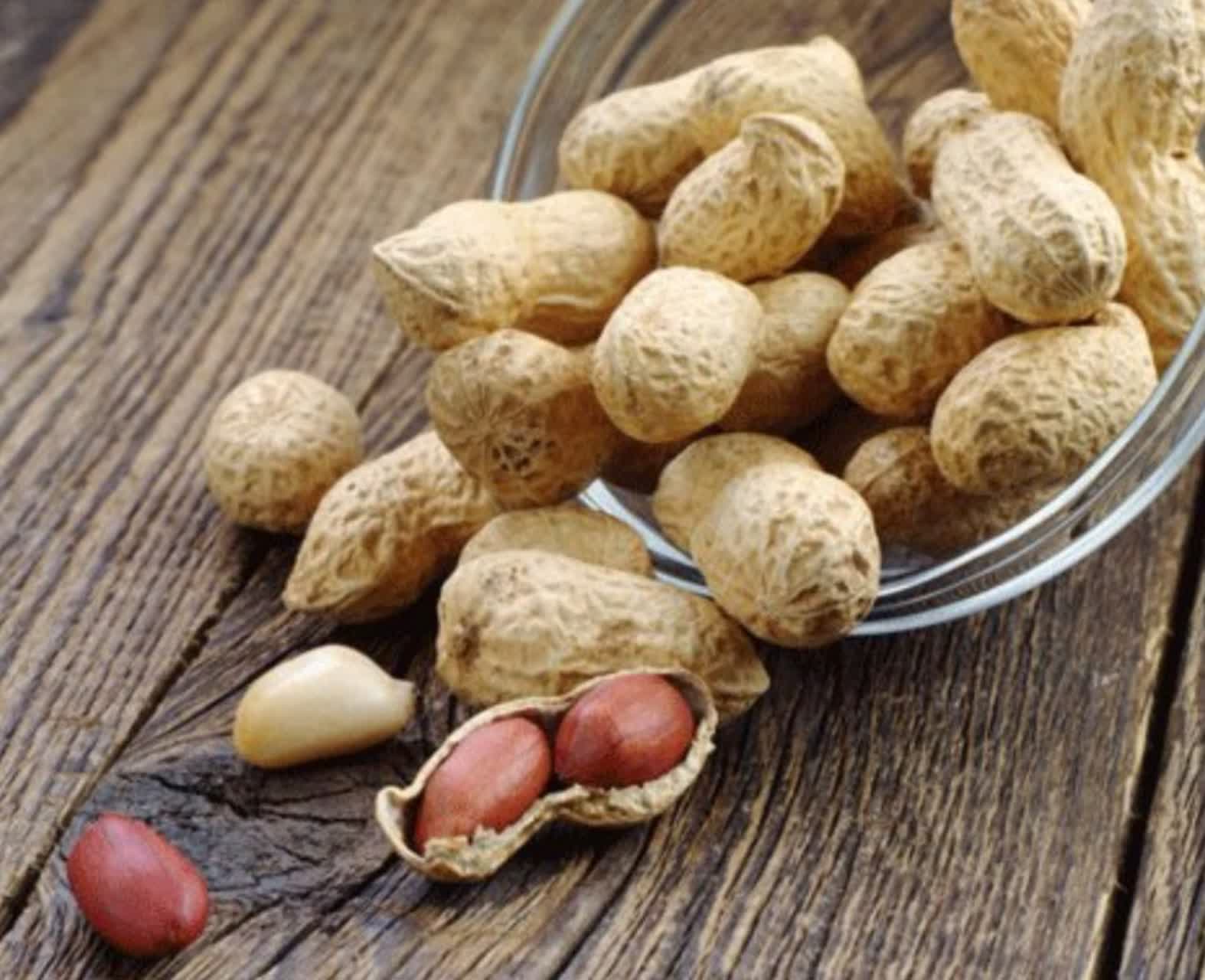 بادام زمینی از گرسنگی جلوگیری میکند