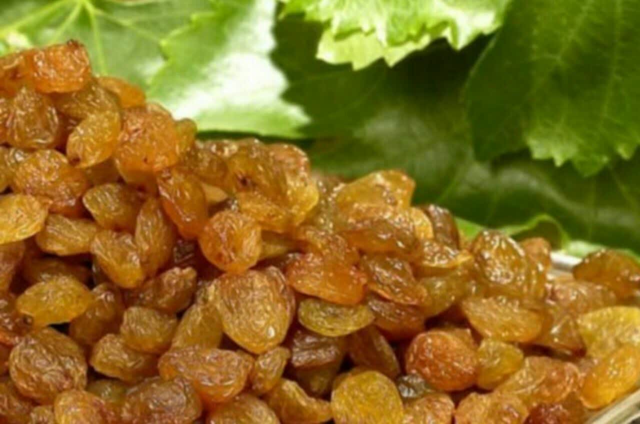 ناشتا ۱ مشت کشمش بخورید