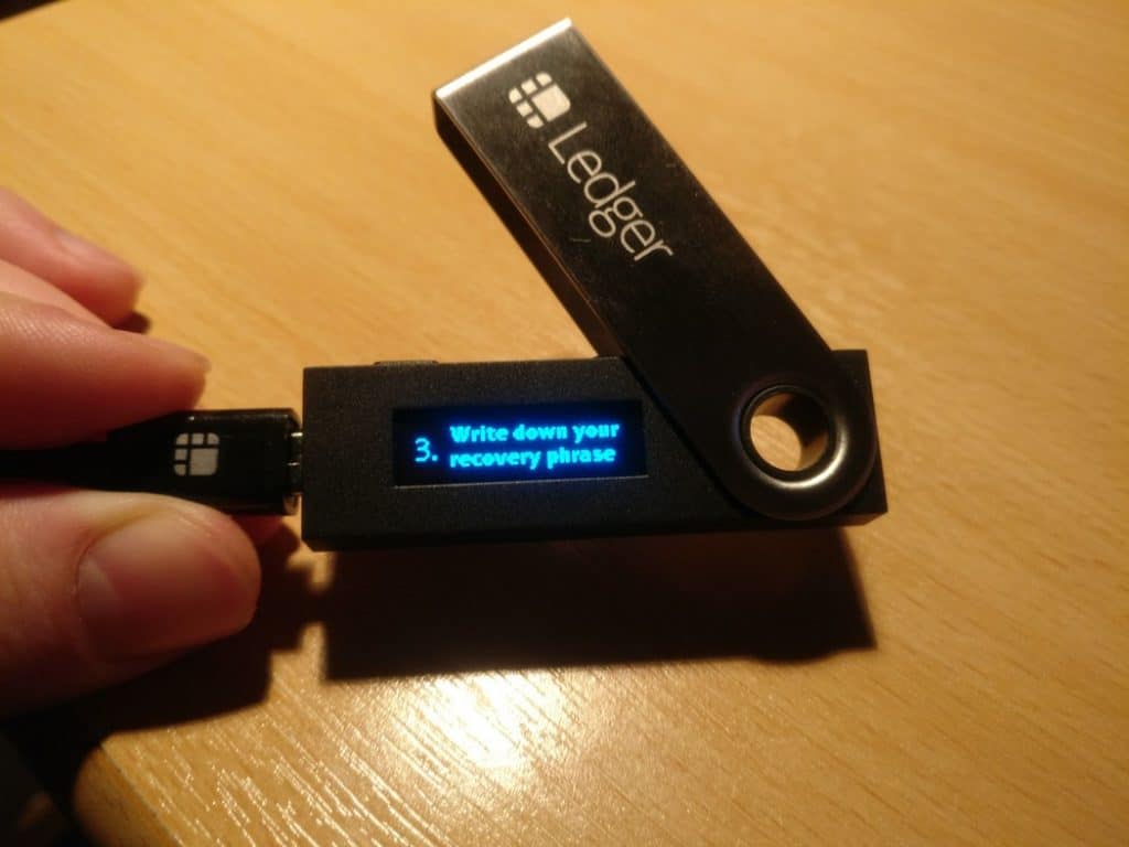 لجر نانو اس (Ledger Nano S)