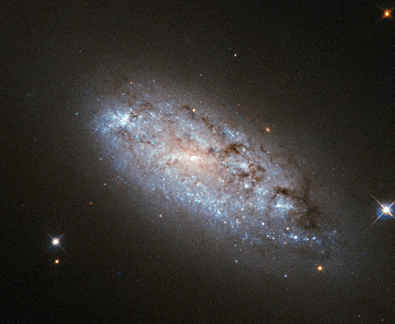 عدم تقارن عجیب ِکهکشان NGC 949