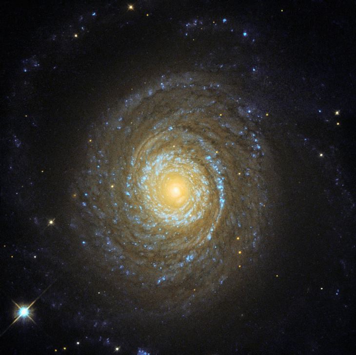 کهکشان NGC 6753