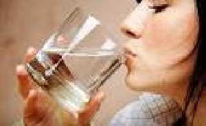 نوشیدن آب چه تاثیری بر پوست دارد