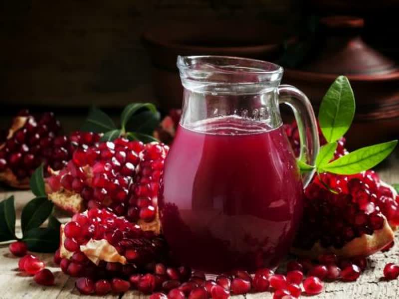 یک لیوان آب انار