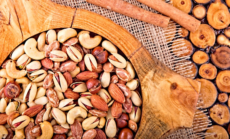 ۱۰ بهترین دانه های روغنی و آجیل