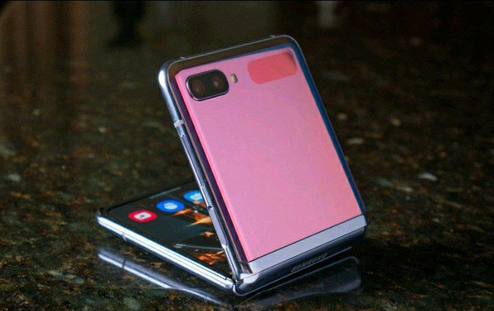 گوشی Z FLIP لایت در دست ساخت است