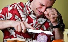 موقع خورد کردن پیاز تا میتوانید گریه کنید