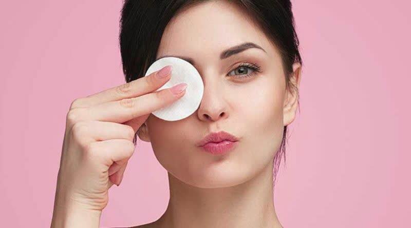 قبل خواب، آرایش مژه را پاک کنید