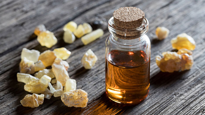 فواید شگفت انگیز روغن کندر برای پوست ومو
