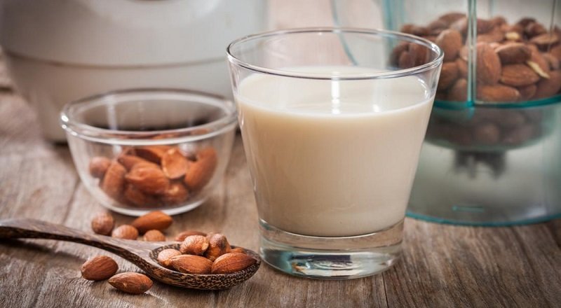  مضرات شیر بادام