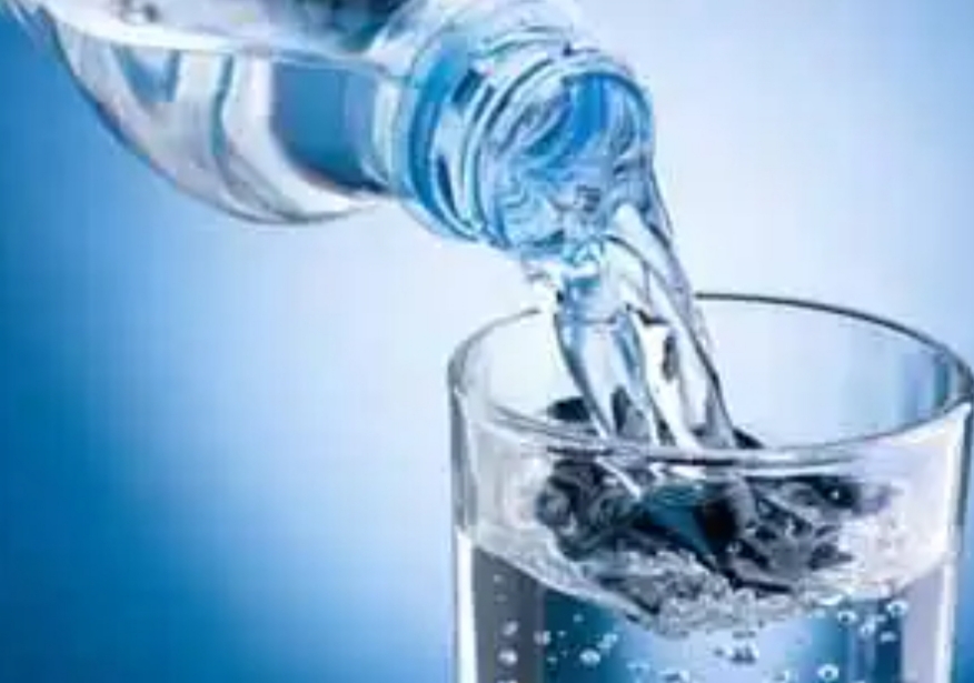 چهار مزیت نوشیدن آب قبل از خواب