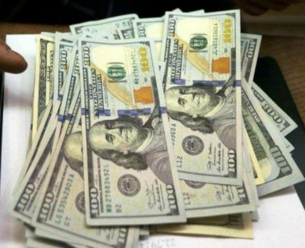 کاهش قیمت ارز در صرافی های بانکی