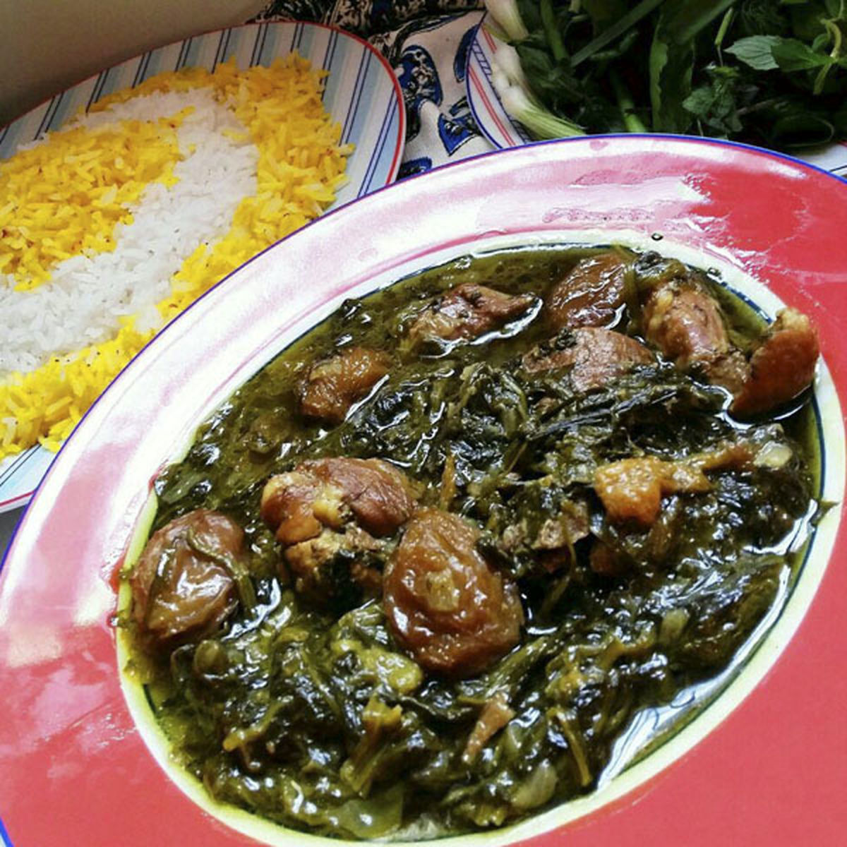 طرز تهیه خورشت آلو اسفناج 