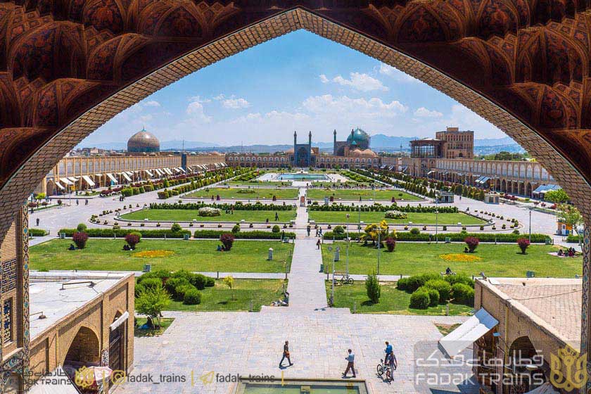 میدان نقش جهان اصفهان : میدان امام