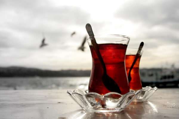 اگر زیاد چای بخوریم چه میشود؟
