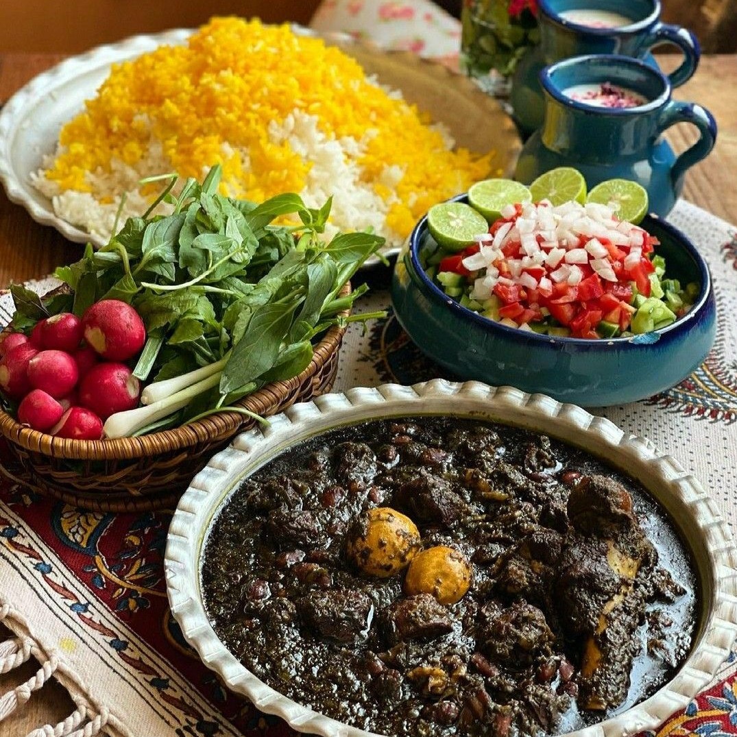 پختن قرمه سبزی در طبیعت
